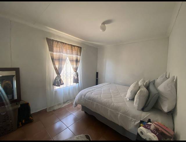 2 BEDROOM HOUSE FOR SALE IN STRETFORD